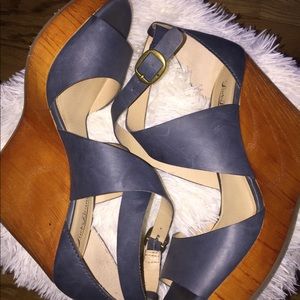 Lucky Brand NWOT wedge sandals 💙